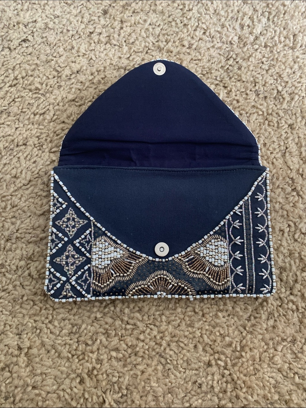 Beaded envelope style Clutch-crossbody - Picture 3 of 4